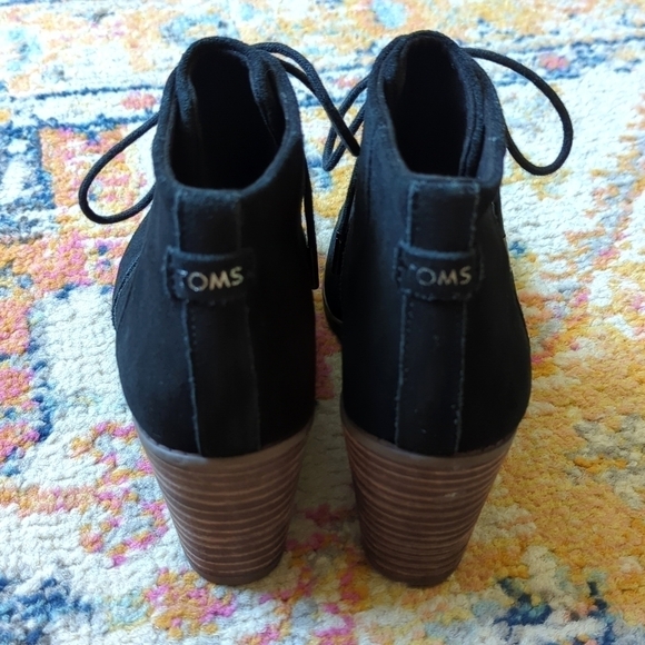 Toms Hyde Classic Suede Lace Up Stacked Wooden Wedge Ankle Booties Black 6 - Picture 5 of 16